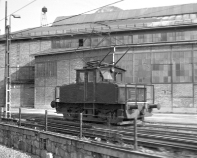 {short description of image}